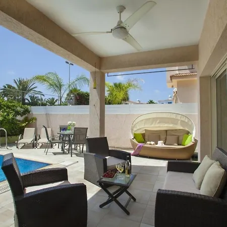 “villa With Beautiful Private Pool” 59